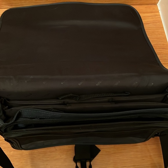 Solo navy padded laptop computer case NWOT - Picture 3 of 6